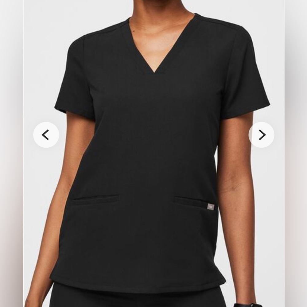 FIGS: Casma Three-Pocket Scrub Top; Large